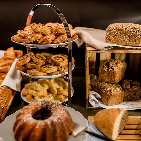 Motel One คาร์ลสรูเฮอ ภายนอก รูปภาพ