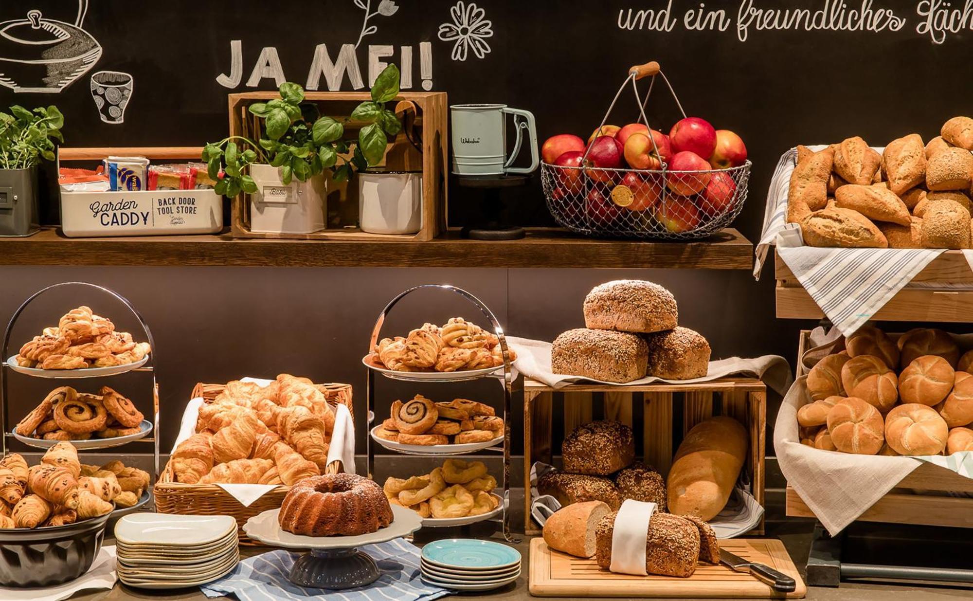 Motel One คาร์ลสรูเฮอ ภายนอก รูปภาพ