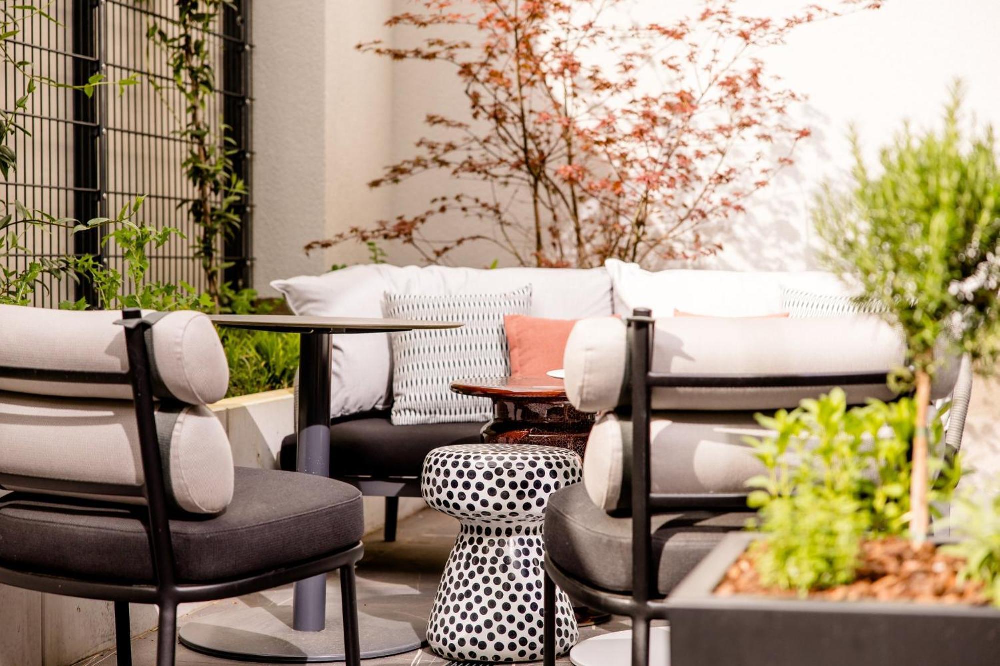 Motel One คาร์ลสรูเฮอ ภายนอก รูปภาพ