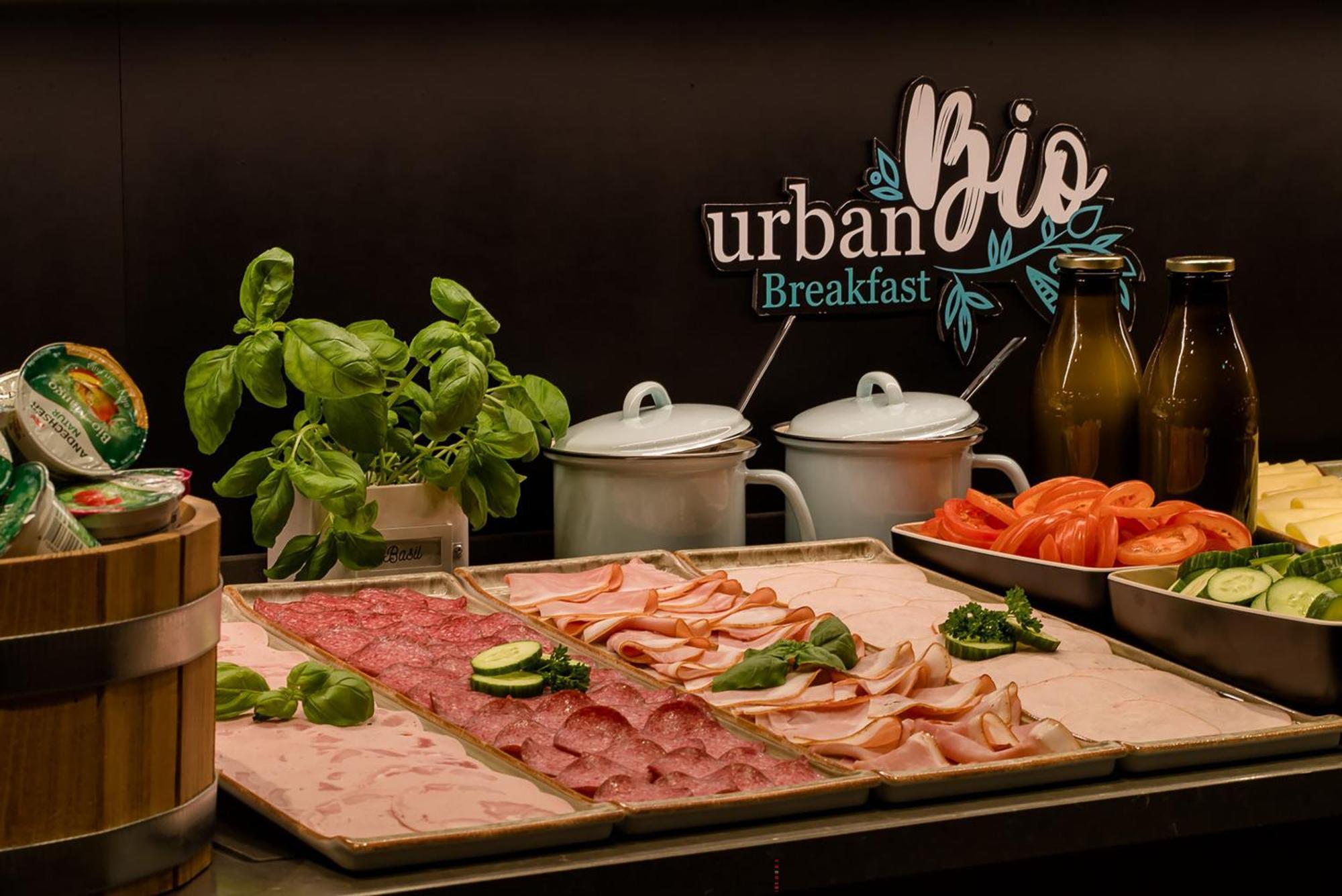 Motel One คาร์ลสรูเฮอ ภายนอก รูปภาพ