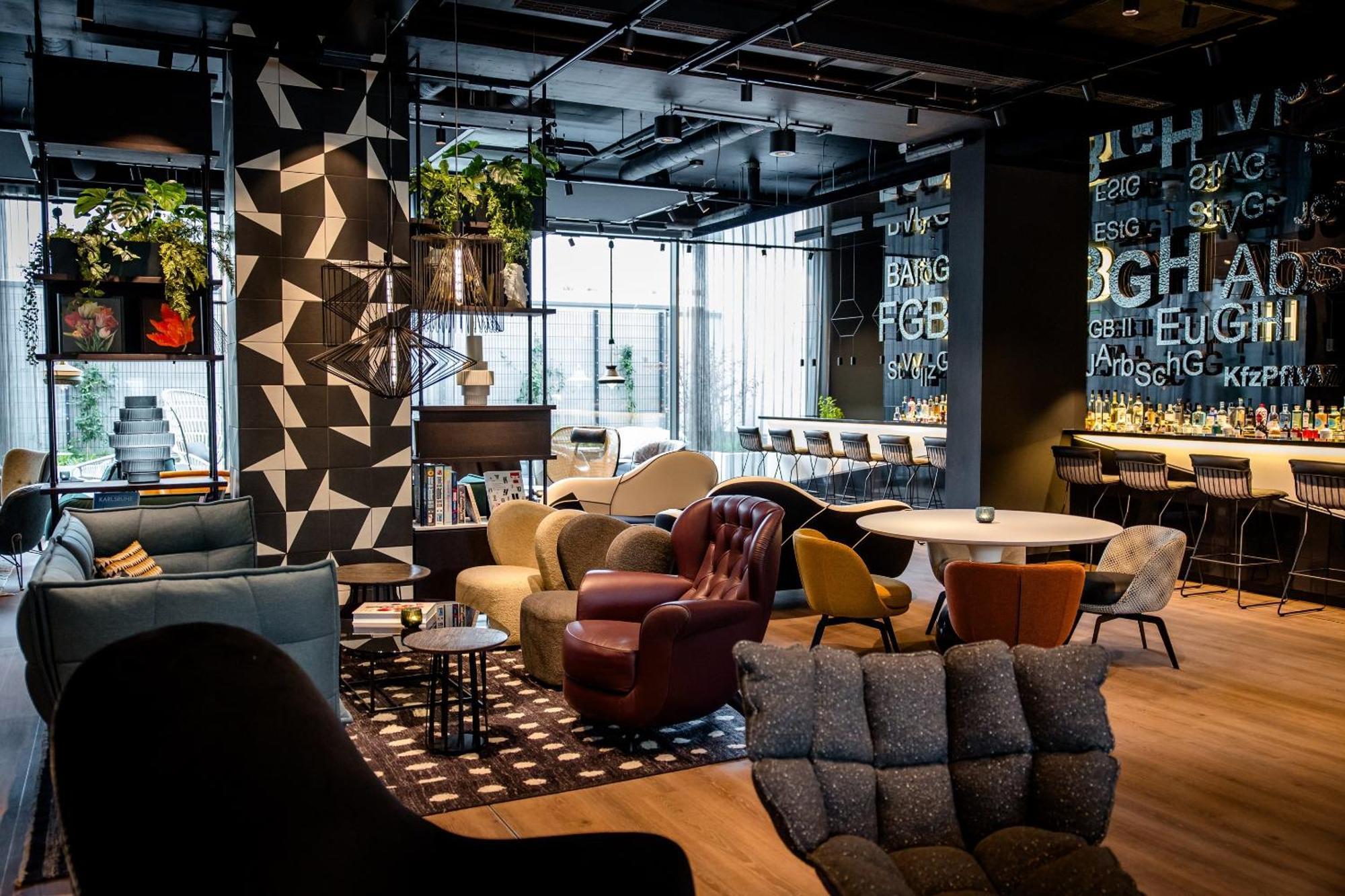 Motel One คาร์ลสรูเฮอ ภายนอก รูปภาพ