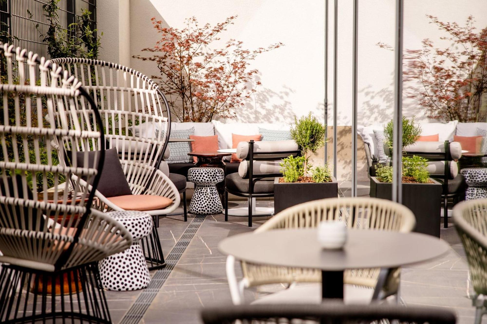 Motel One คาร์ลสรูเฮอ ภายนอก รูปภาพ