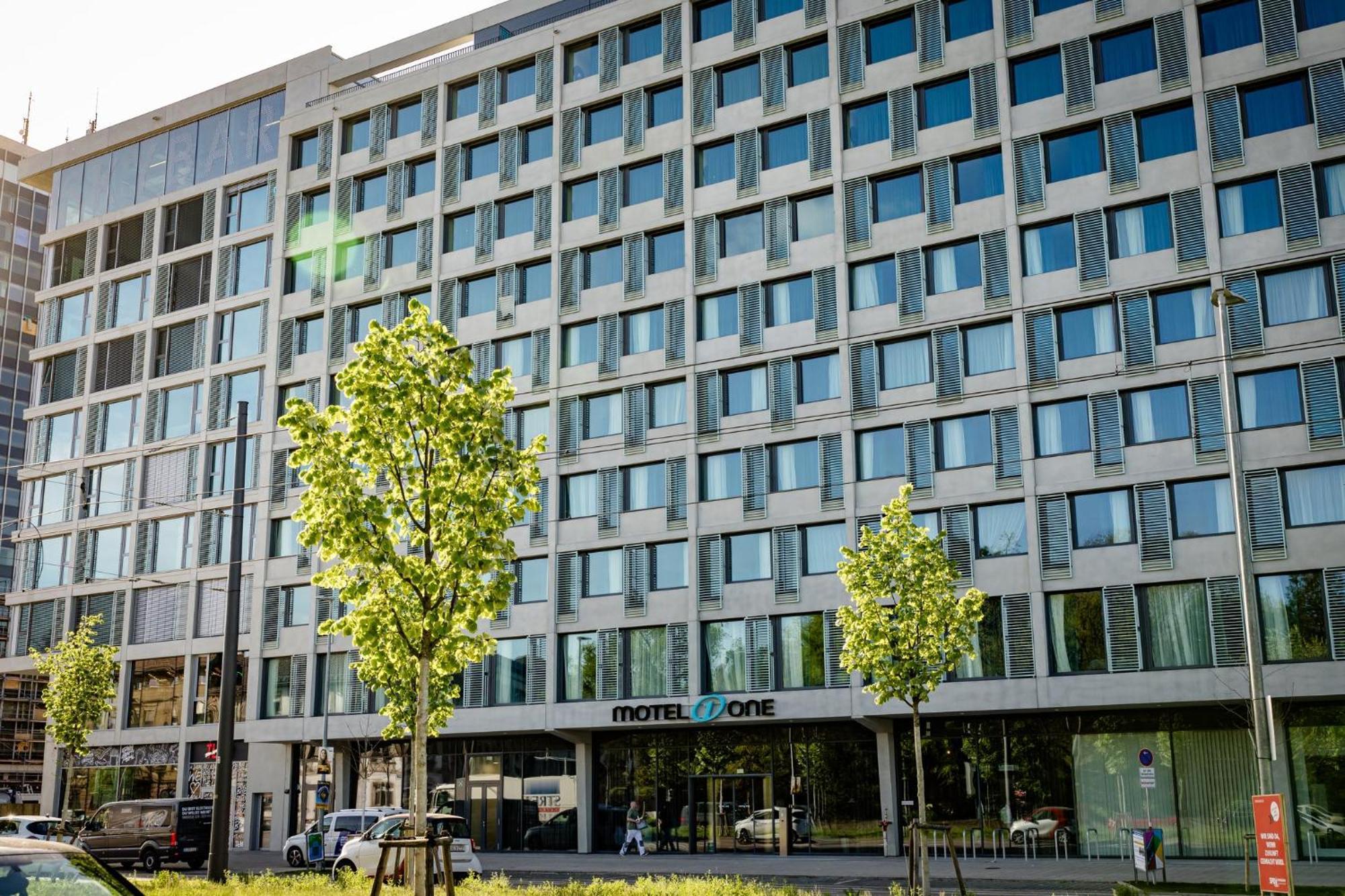 Motel One คาร์ลสรูเฮอ ภายนอก รูปภาพ