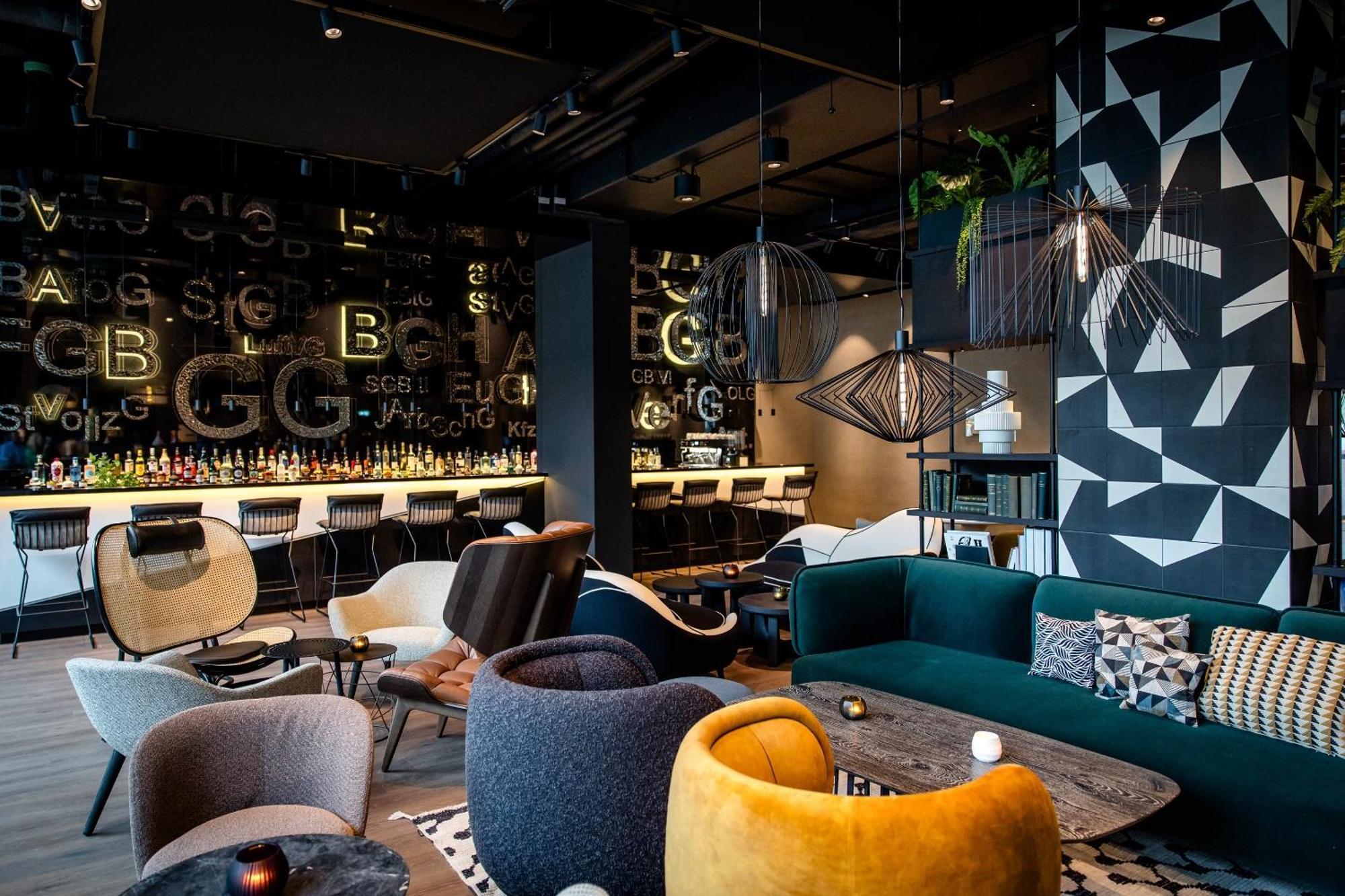 Motel One คาร์ลสรูเฮอ ภายนอก รูปภาพ