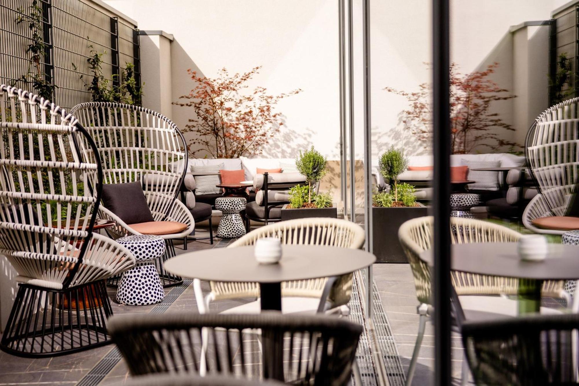 Motel One คาร์ลสรูเฮอ ภายนอก รูปภาพ