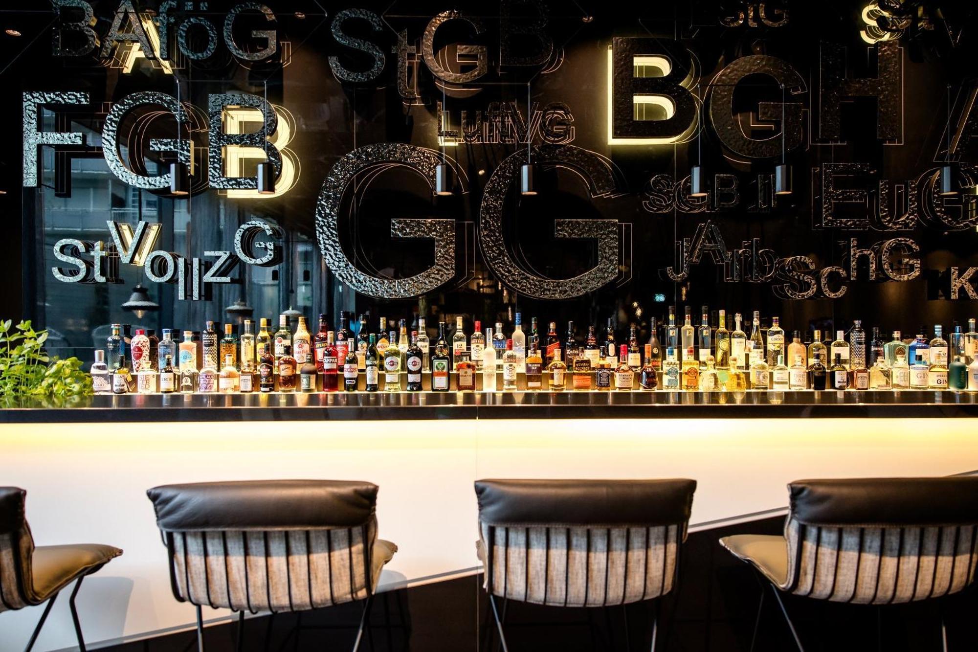 Motel One คาร์ลสรูเฮอ ภายนอก รูปภาพ