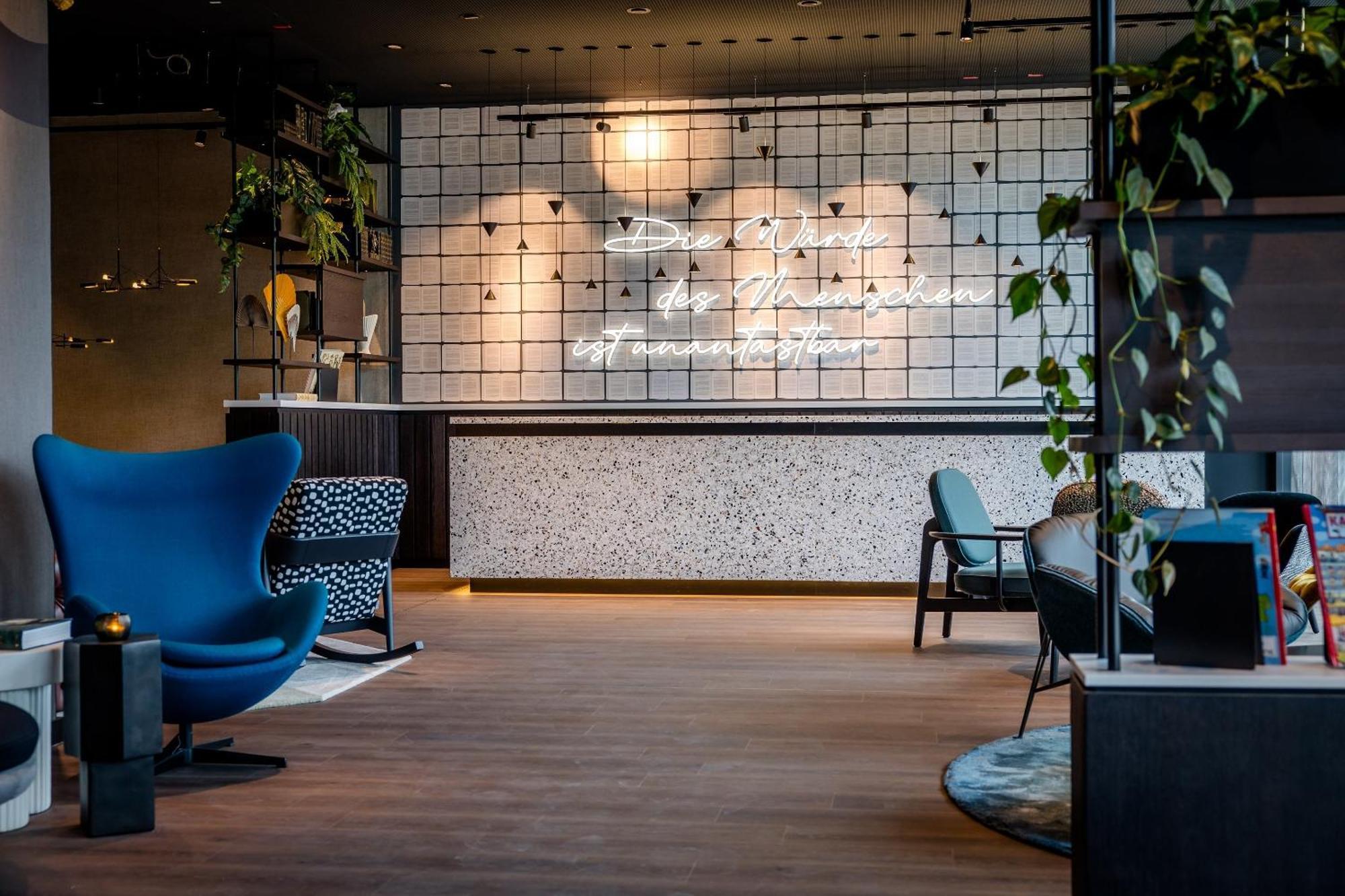 Motel One คาร์ลสรูเฮอ ภายนอก รูปภาพ
